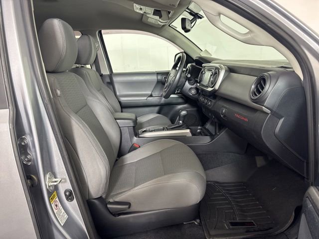 Used 2017 Toyota Tacoma SR5 w/ Tow Package AWD/4WD image 4