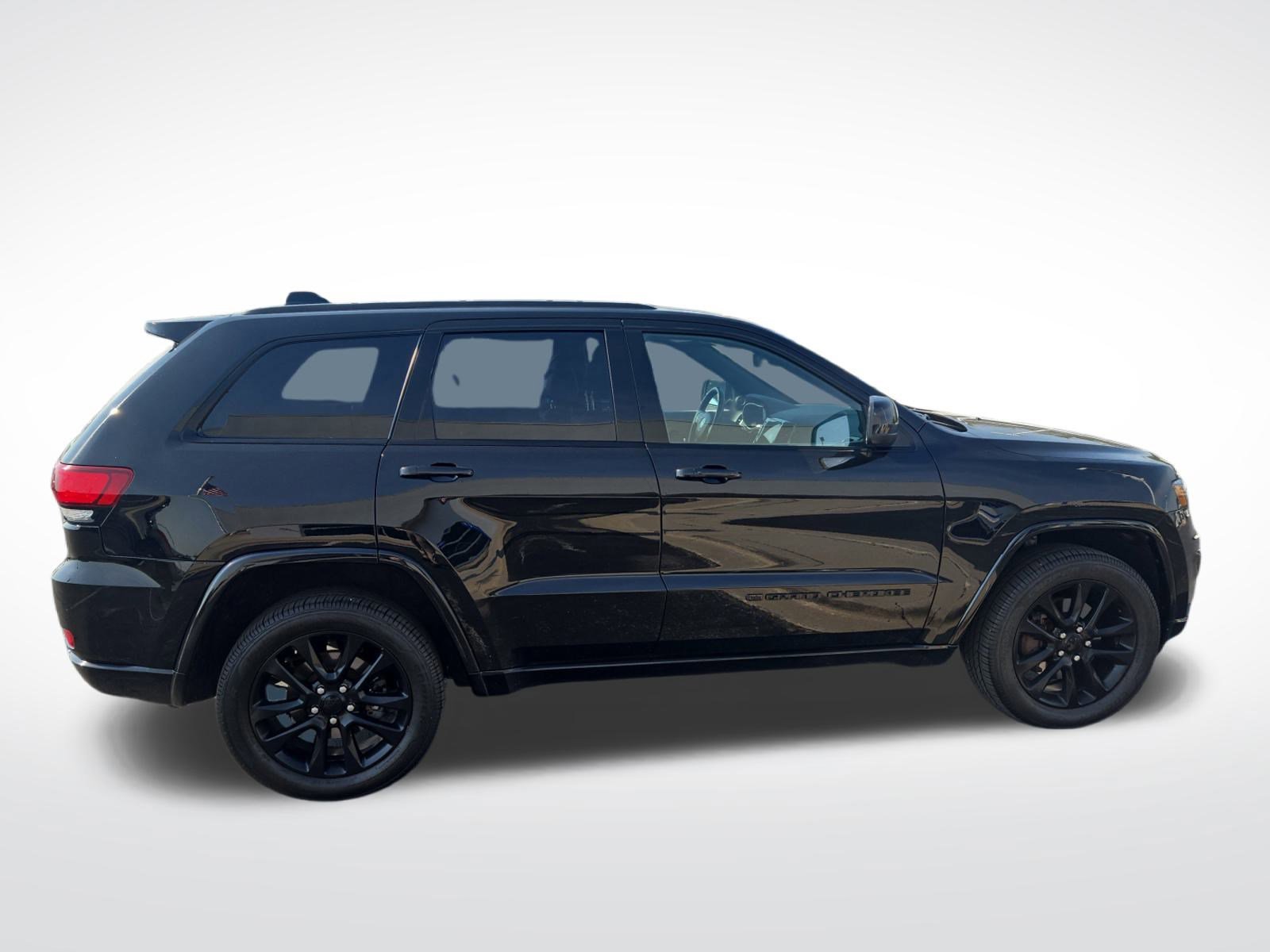 Used 2022 Jeep Grand Cherokee Laredo X image 3