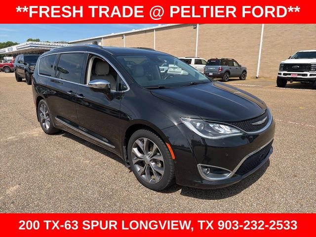 Used 2017 Chrysler Pacifica Limited FWD image 1