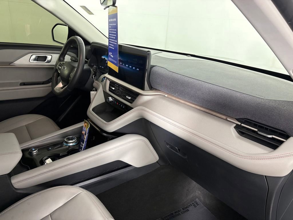 Certified 2025 Ford Explorer Active w/ Active Comfort Package AWD/4WD image 34