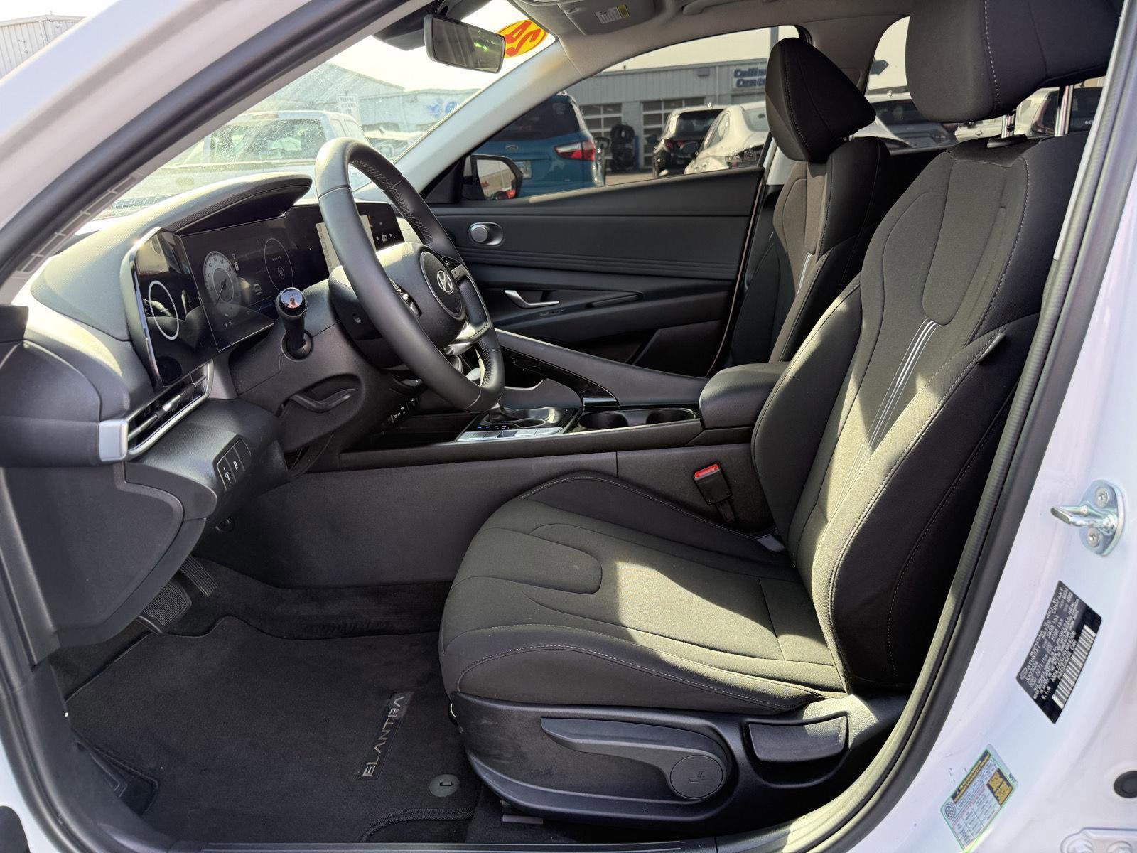 Used 2024 Hyundai Elantra SEL w/ Convenience Package image 11