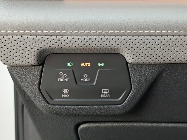 Used 2024 Volkswagen Atlas Cross Sport SEL R-Line AWD/4WD image 27