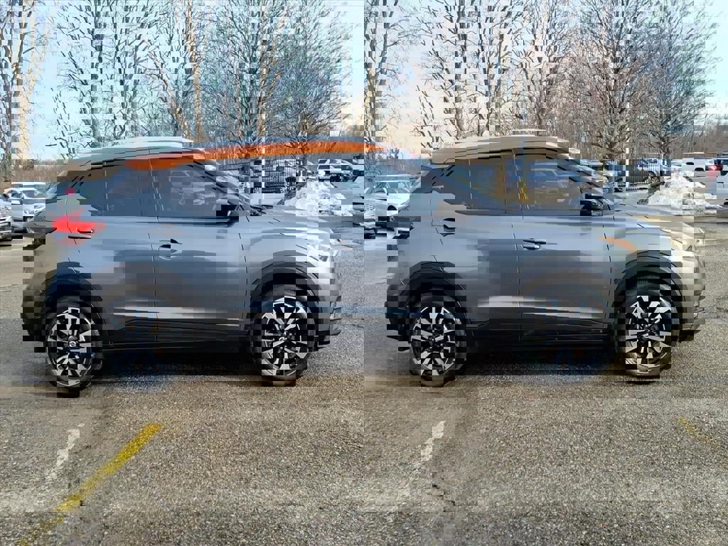 Used 2018 Nissan Kicks SV image 2