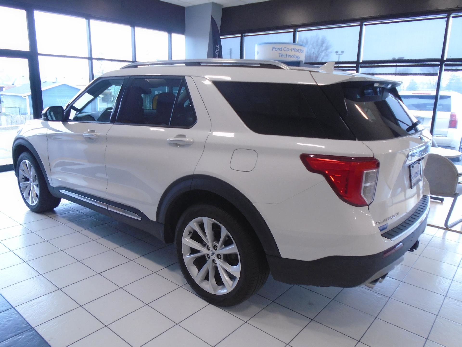 Certified 2023 Ford Explorer Platinum w/ Technology Package AWD/4WD image 5