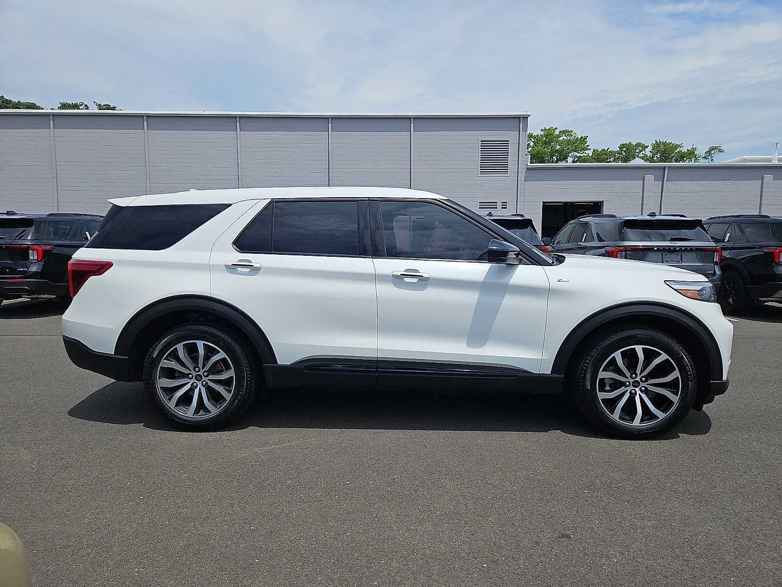 Certified 2022 Ford Explorer ST-Line AWD/4WD image 8