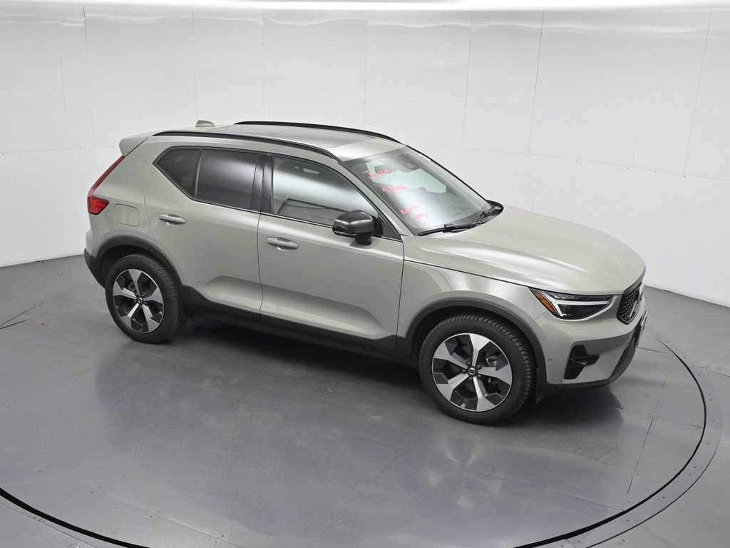 Used 2023 Volvo XC40 B5 Ultimate AWD/4WD image 12