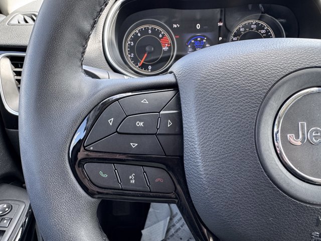 Used 2023 Jeep Cherokee Altitude Lux image 13