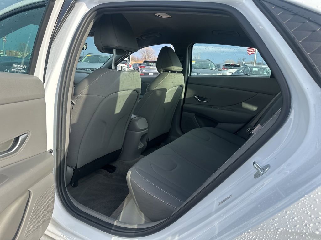 Used 2024 Hyundai Elantra SEL image 18