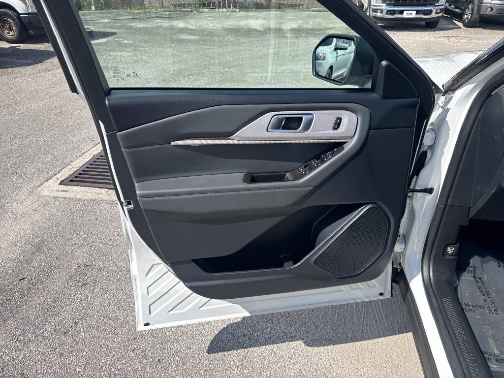 Certified 2025 Ford Explorer Active RWD image 14