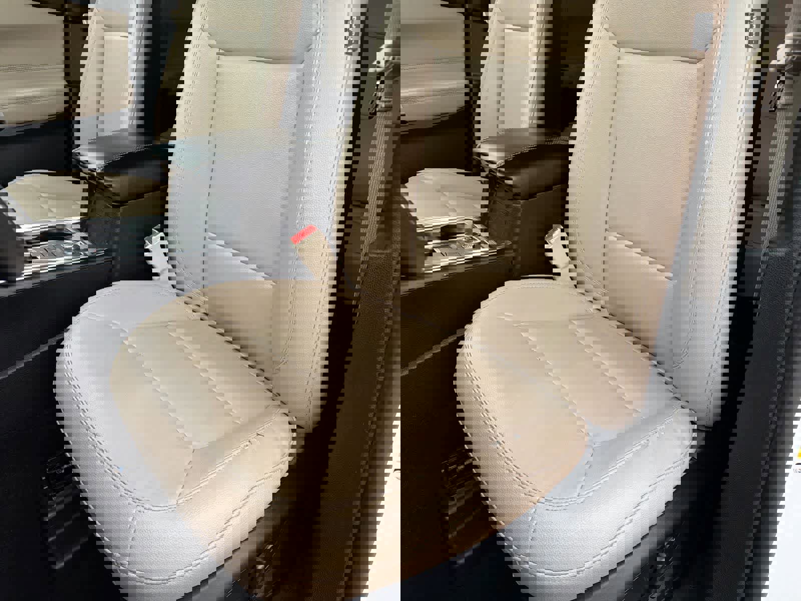 Certified 2020 Ford Explorer XLT w/ Equipment Group 202A image 17