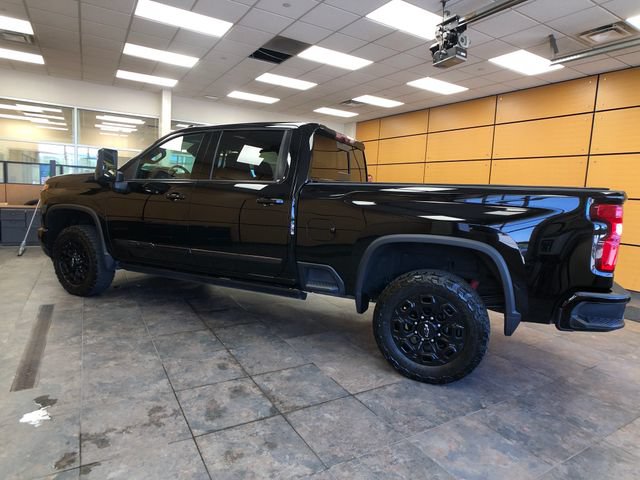 Used 2024 Chevrolet Silverado 2500 High Country w/ Midnight Edition AWD/4WD image 5