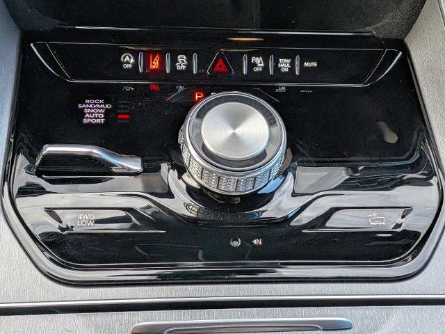 Used 2026 Jeep Grand Wagoneer L 4WD w/ HD Trailer Tow Package image 25