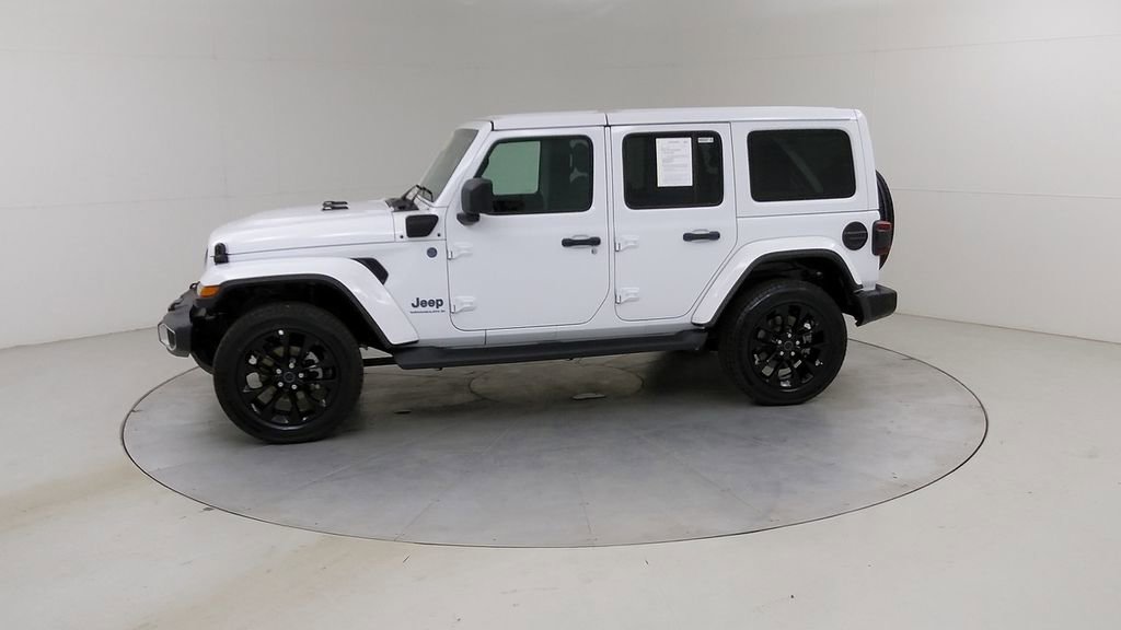 Used 2025 Jeep Wrangler Unlimited Sahara AWD/4WD image 18