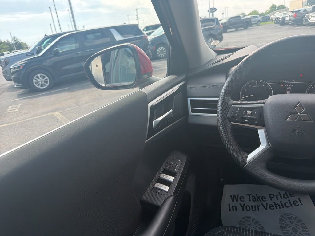 Used 2024 Mitsubishi Outlander ES AWD/4WD image 15