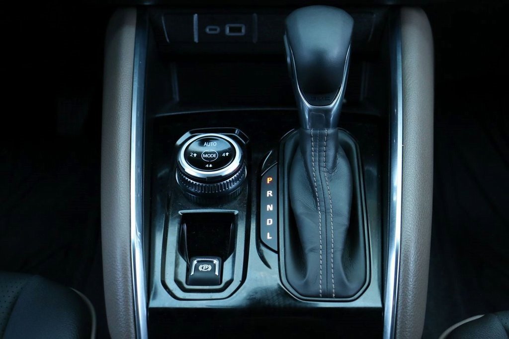 Used 2024 GMC Canyon Denali w/ LPO, Denali Black Edition image 32