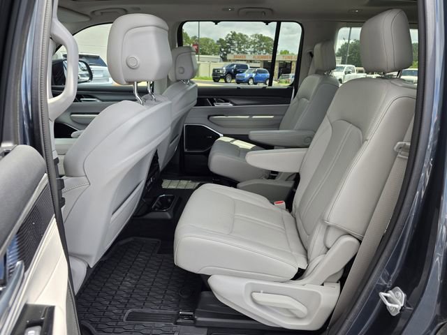 Used 2024 Jeep Wagoneer Series II w/ Premium Group I RWD image 18
