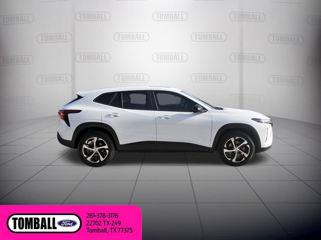 Used 2024 Chevrolet Trax RS w/ Sunroof Package FWD image 9