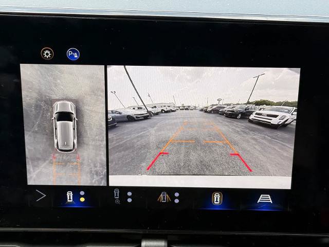 Used 2025 Chevrolet Equinox ACTIV w/ Safety and Technology Package FWD image 18