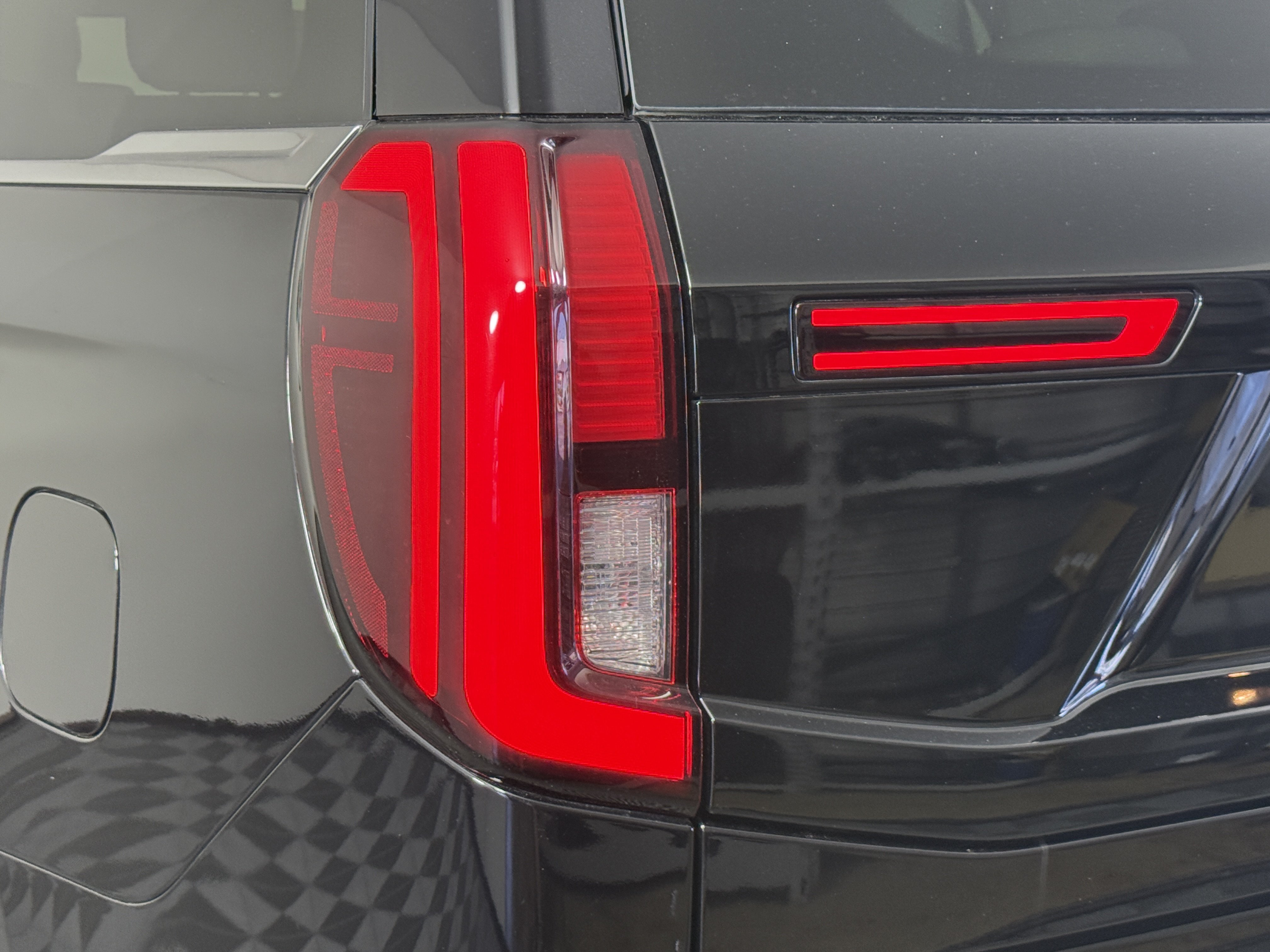 Certified 2025 Ford Expedition Platinum AWD/4WD image 8