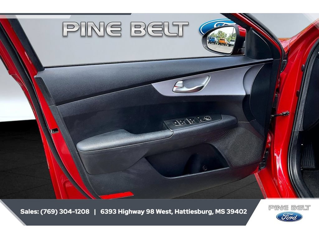 Used 2022 Kia Forte LXS w/ LXS Technology Package FWD image 17