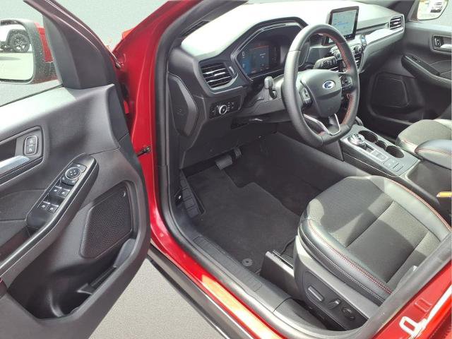 Certified 2025 Ford Escape ST-Line Select AWD/4WD image 9
