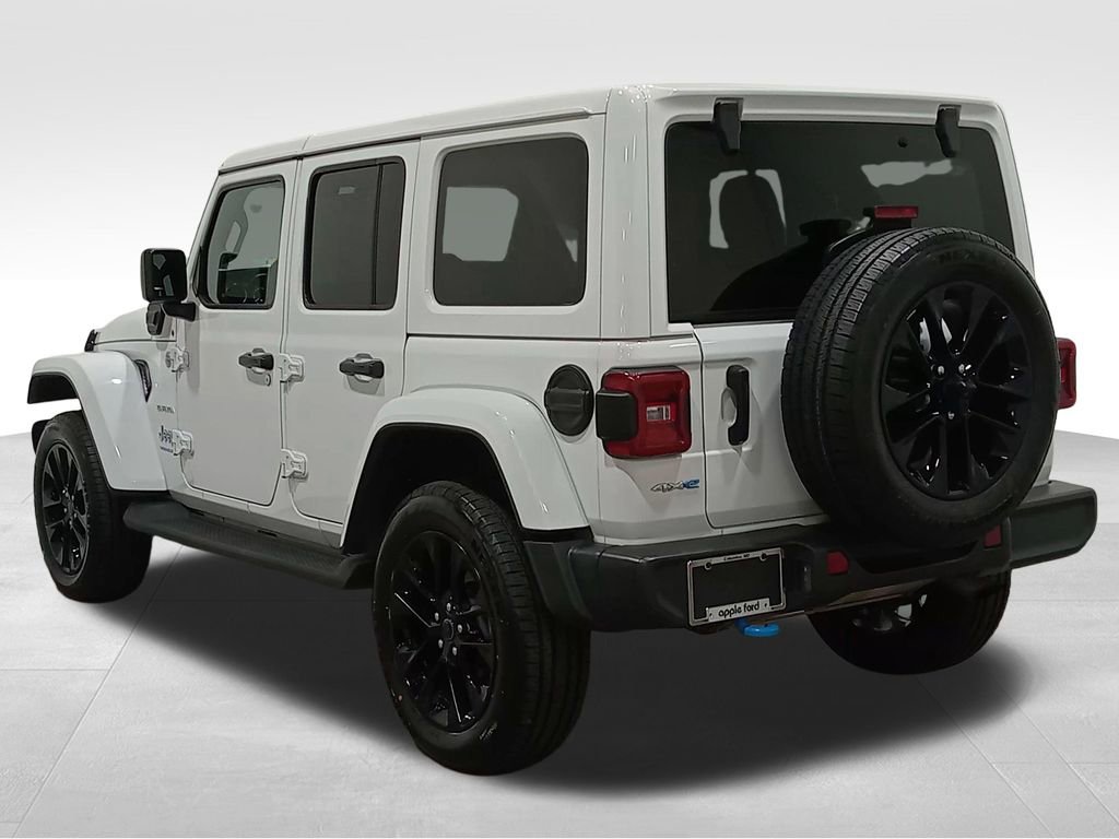Used 2024 Jeep Wrangler Unlimited Sahara w/ Technology Group AWD/4WD image 7