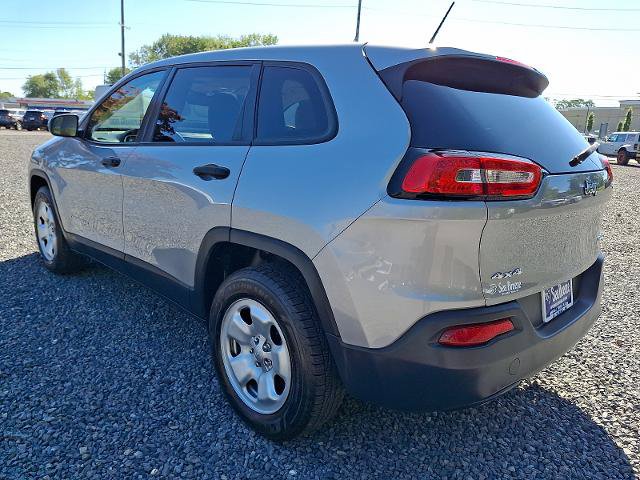Used 2017 Jeep Cherokee Sport AWD/4WD image 4