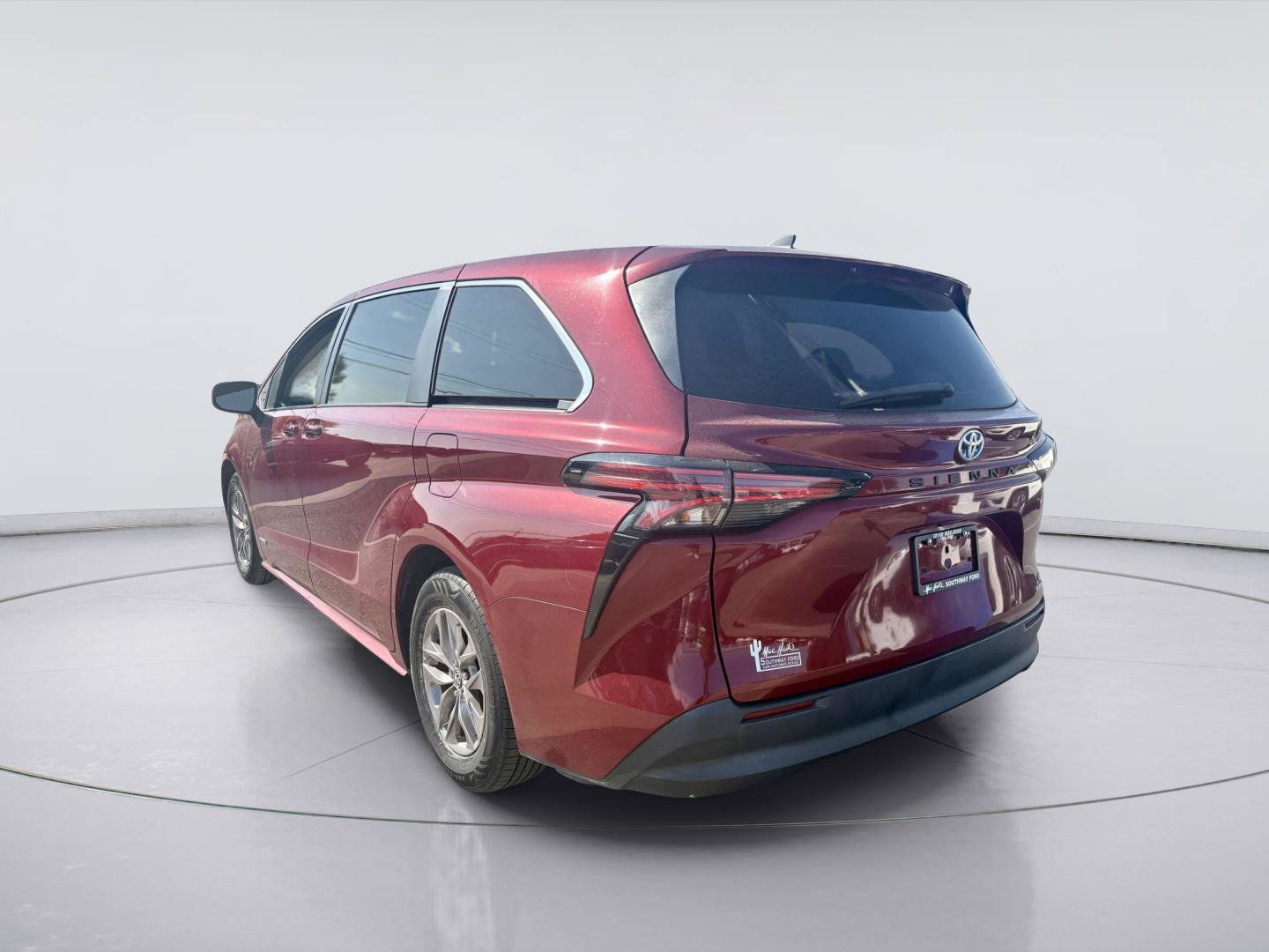 Used 2021 Toyota Sienna LE FWD image 7