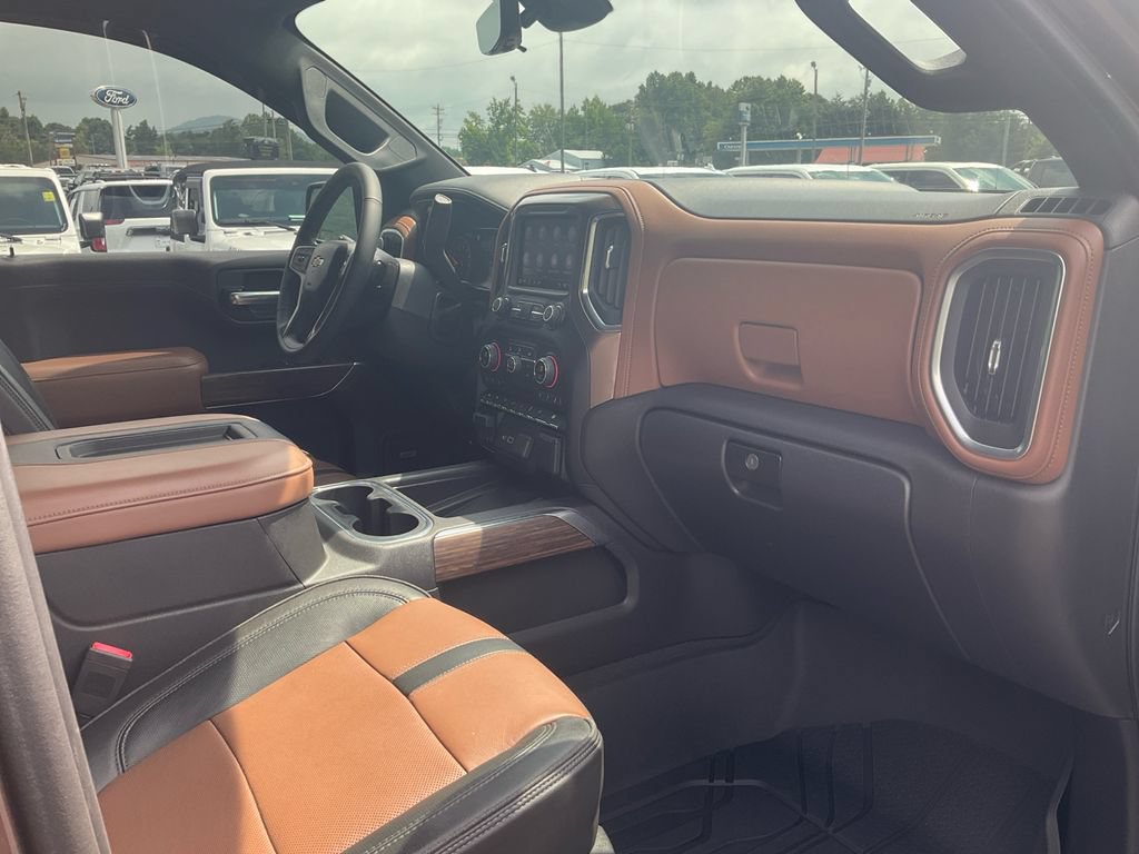 Used 2019 Chevrolet Silverado 1500 High Country w/ Technology Package AWD/4WD image 11