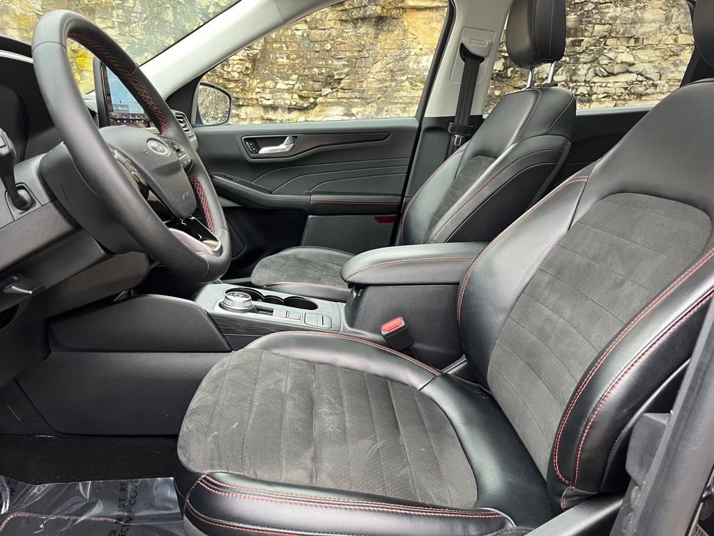 Certified 2022 Ford Escape SEL w/ SEL Stealth AWD Package image 18