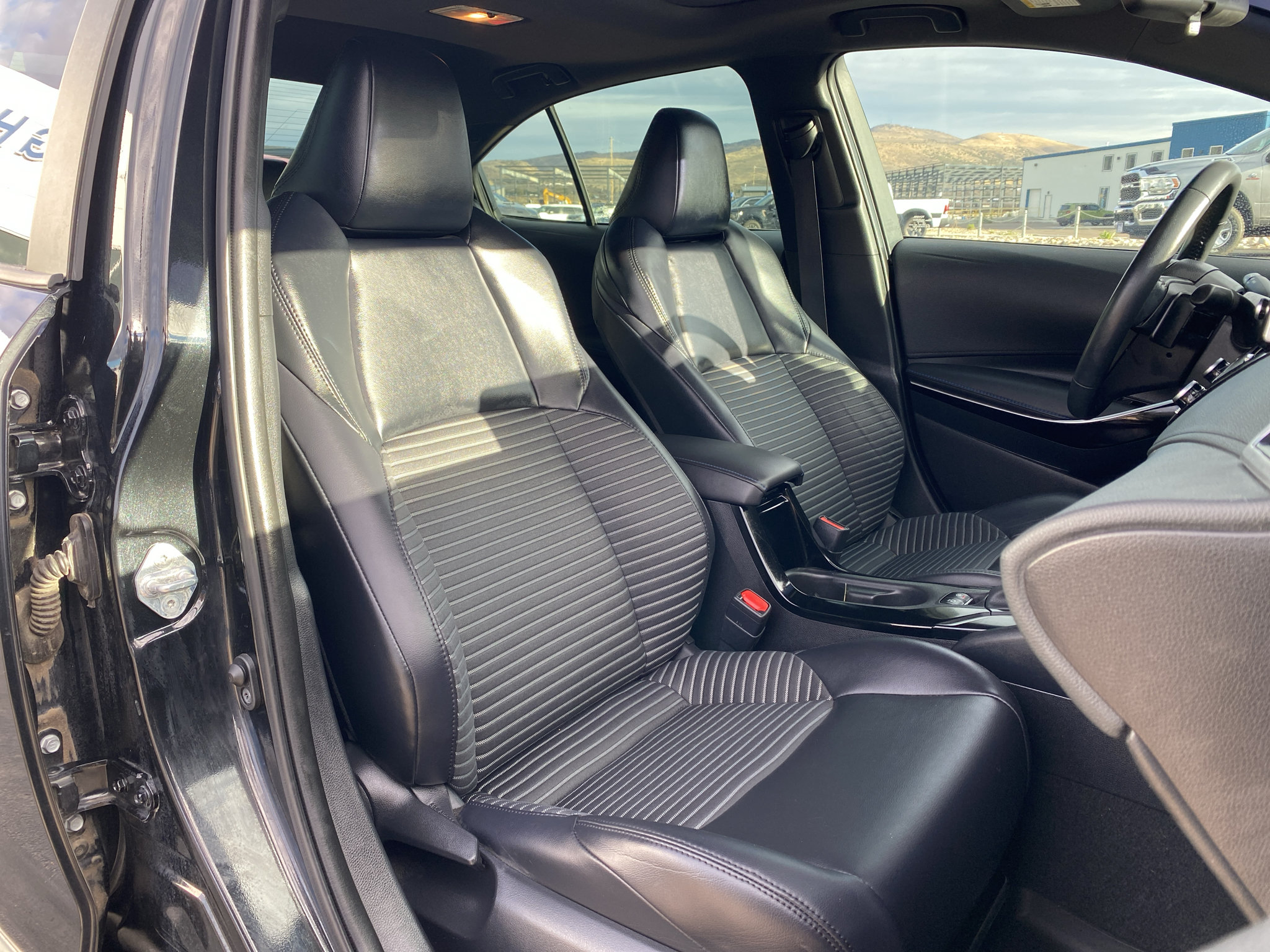 Used 2020 Toyota Corolla XSE FWD image 5