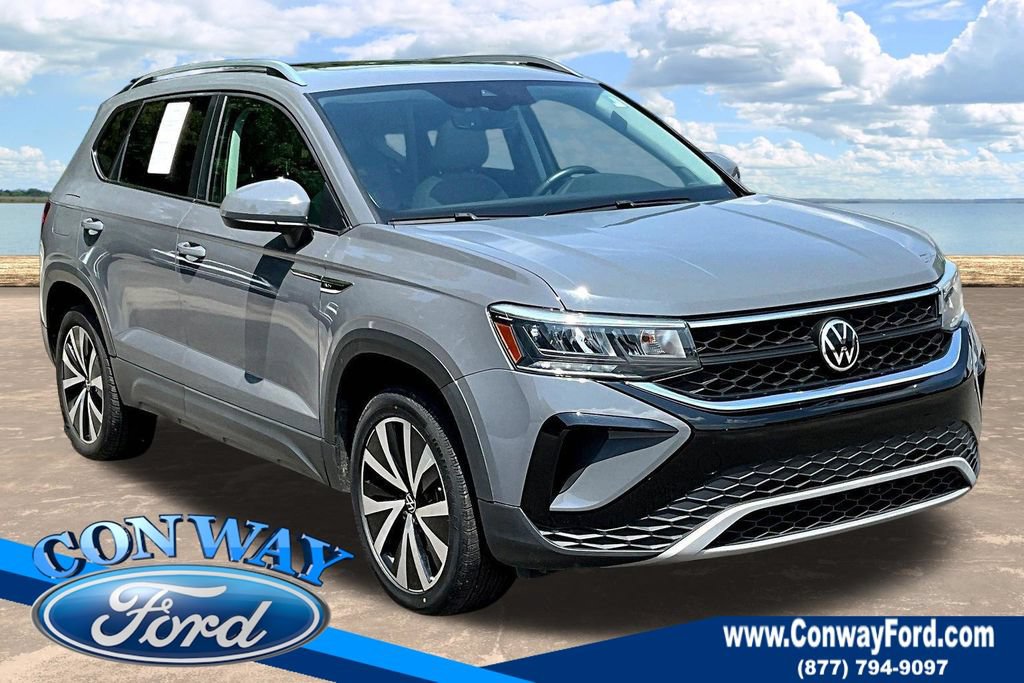 Used 2022 Volkswagen Taos SE w/ Panoramic Sunroof Package FWD image 1