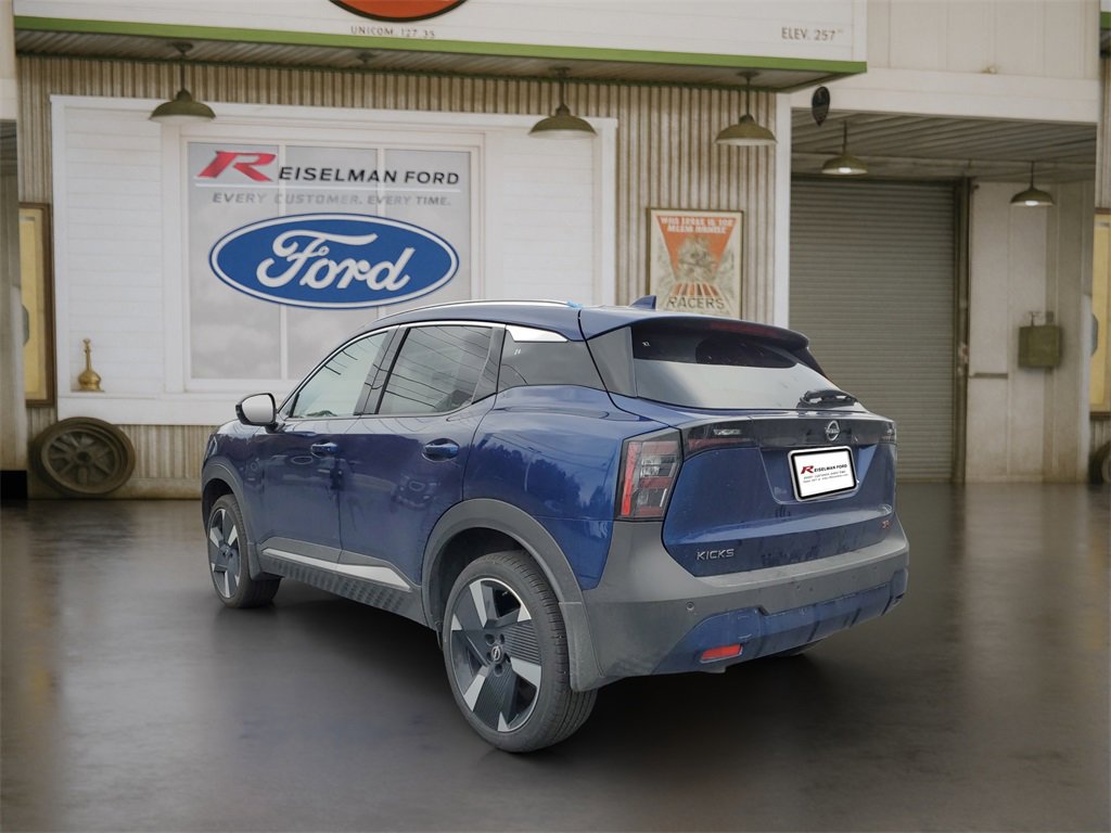 Used 2025 Nissan Kicks SR image 3