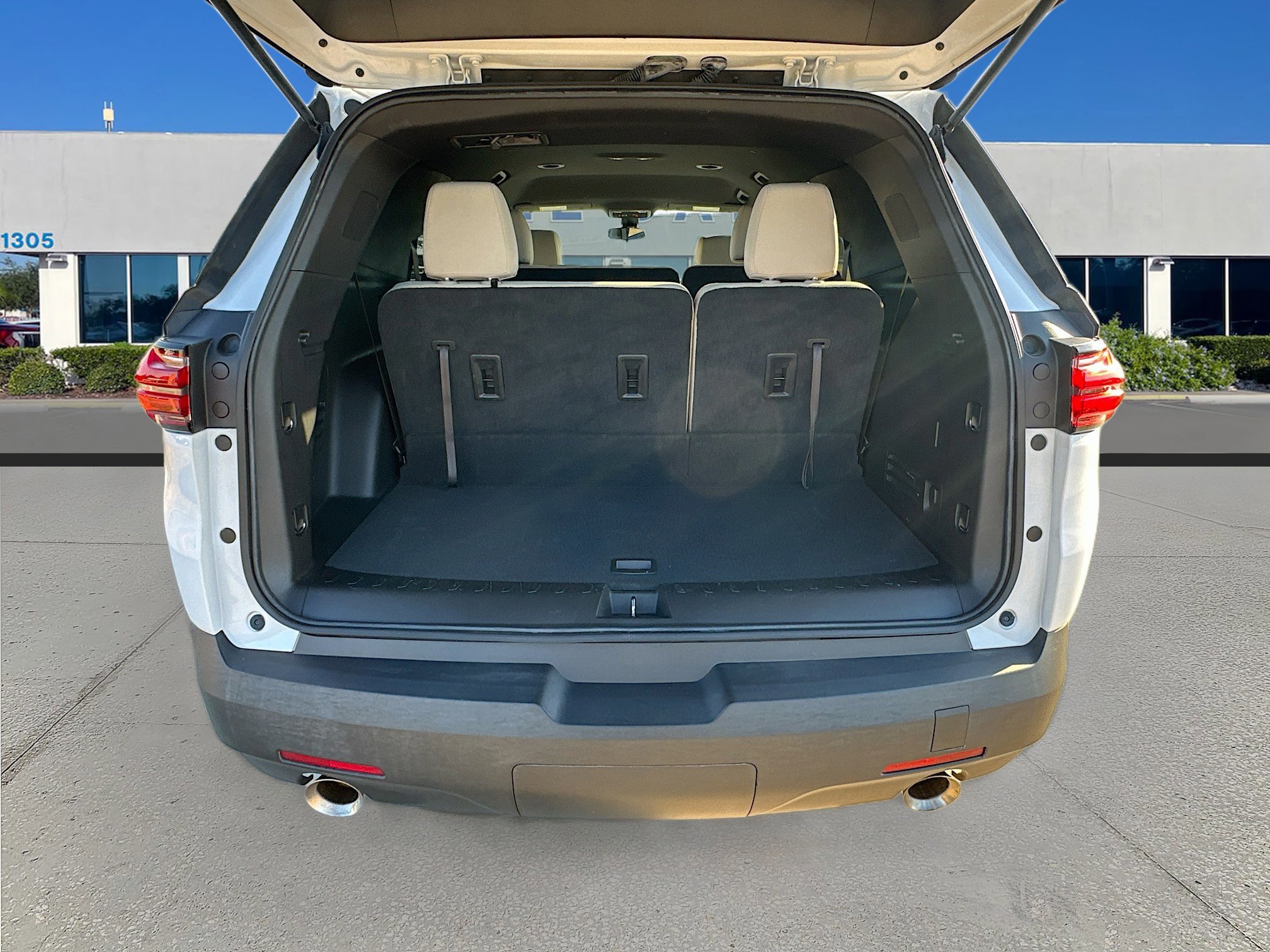 Used 2023 Chevrolet Traverse LS w/ Midnight/Sport Edition image 23