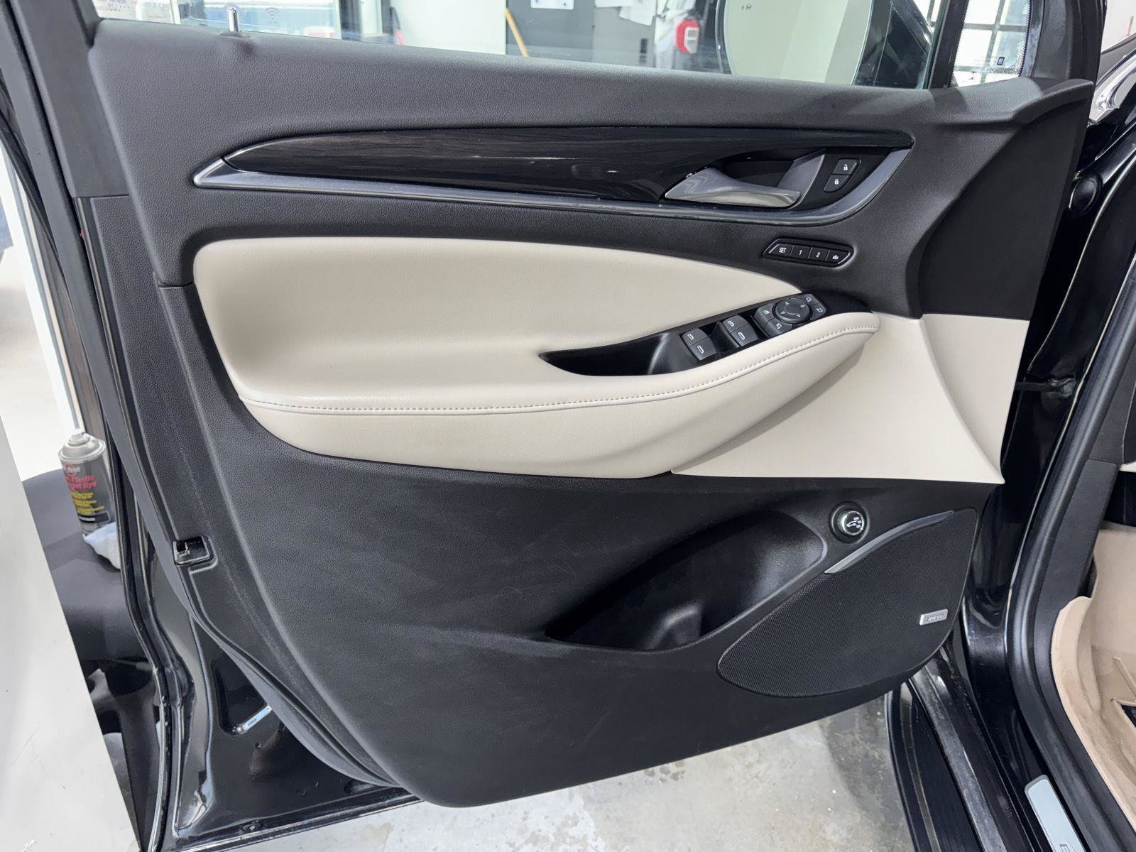 Used 2018 Buick Enclave Premium w/ LPO, Hit The Road Package AWD/4WD image 17