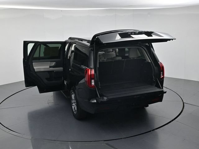 Certified 2025 Ford Expedition Active AWD/4WD image 48