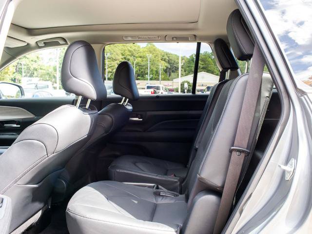 Used 2025 Toyota Grand Highlander AWD image 17