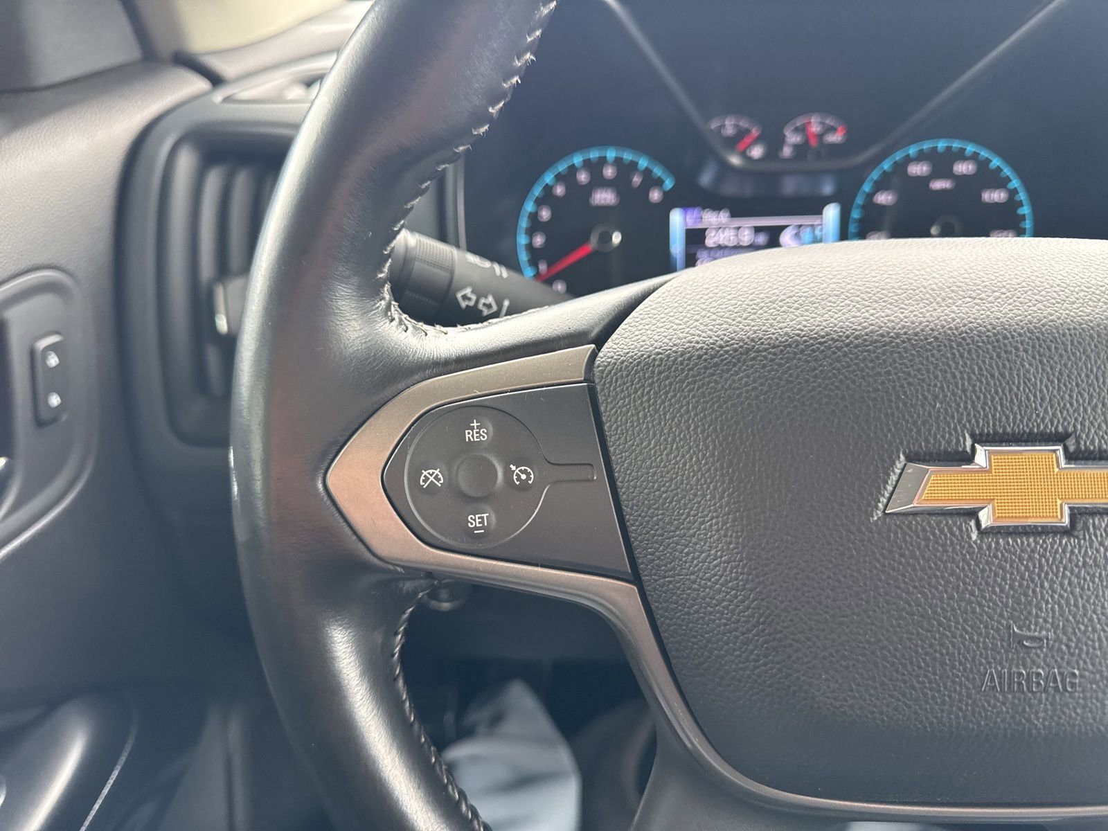 Used 2017 Chevrolet Colorado Z71 image 31