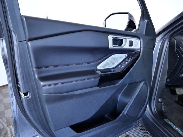Certified 2023 Ford Explorer Platinum w/ Technology Package AWD/4WD image 17