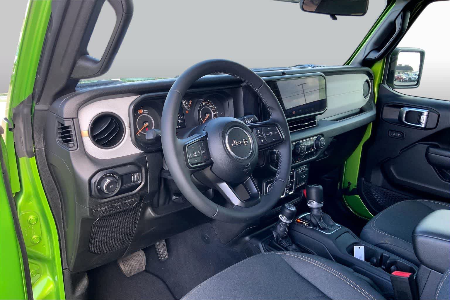 Used 2025 Jeep Wrangler Unlimited Sport AWD/4WD image 16