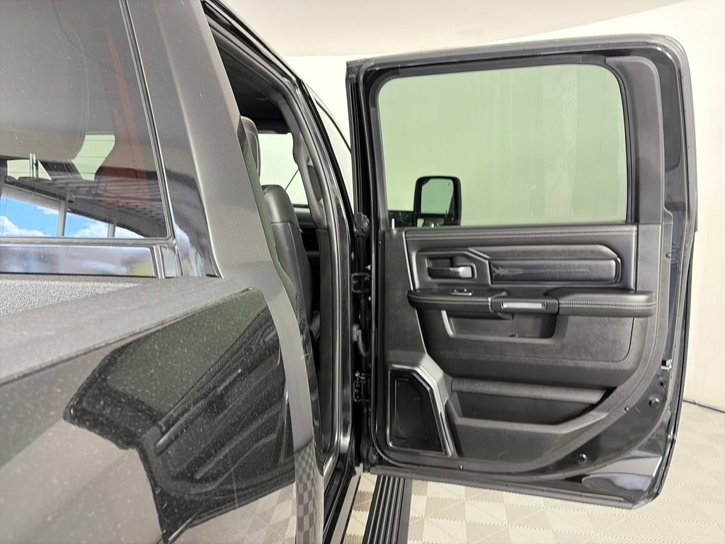 Used 2024 RAM 3500 Limited AWD/4WD image 29