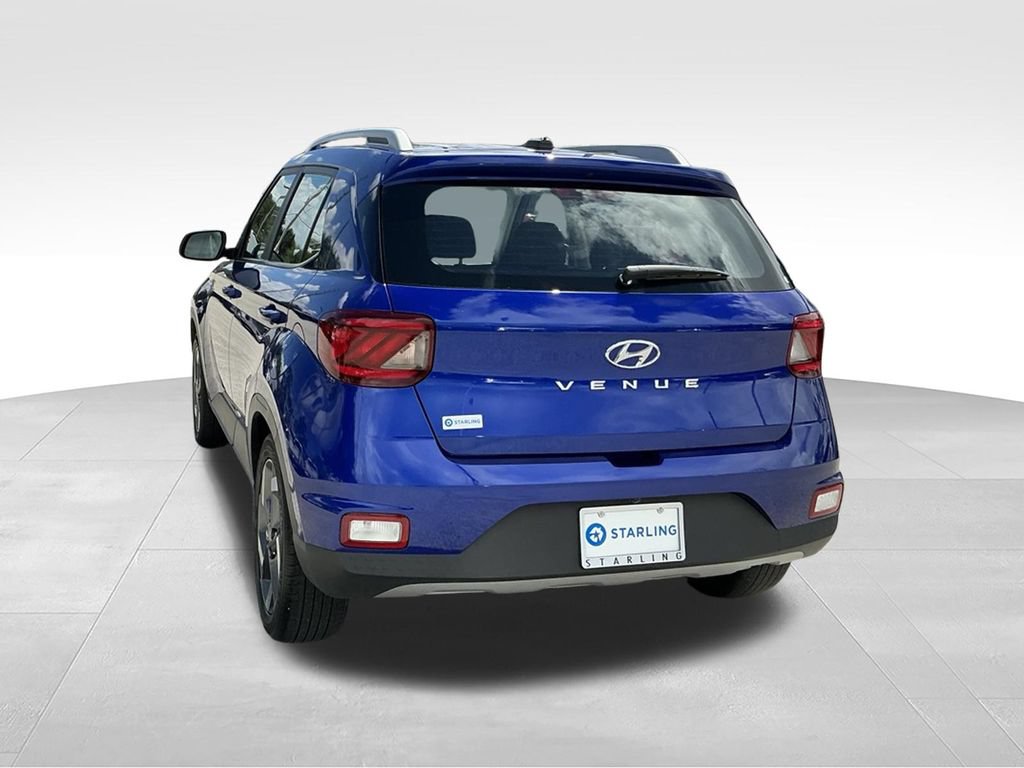 Used 2025 Hyundai Venue SEL FWD image 4