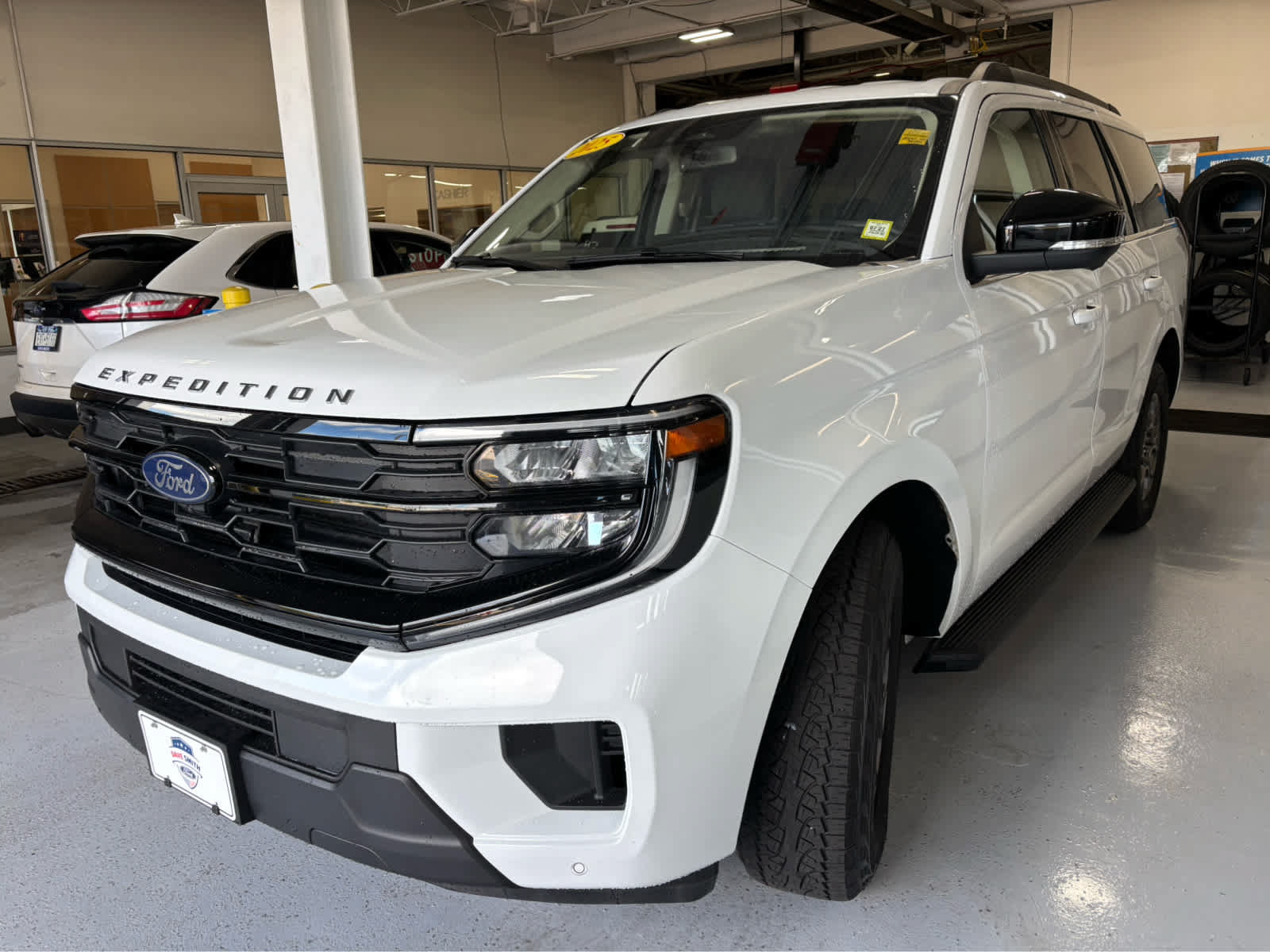 Certified 2025 Ford Expedition Active AWD/4WD image 5