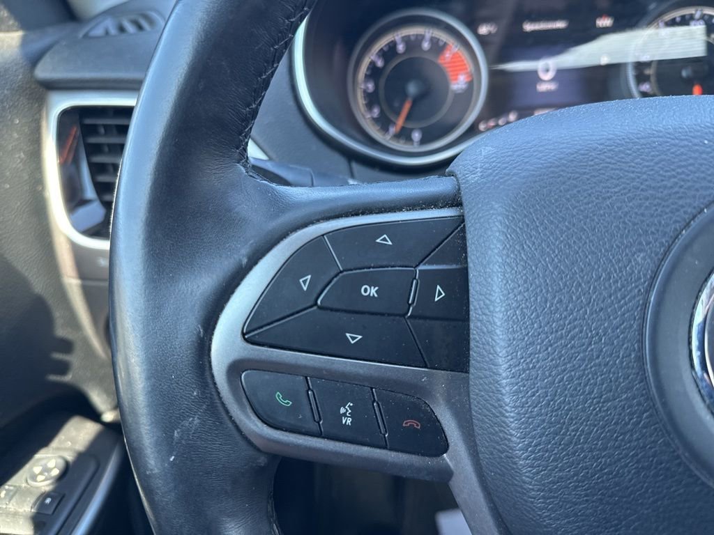 Used 2019 Jeep Cherokee Limited AWD/4WD image 14