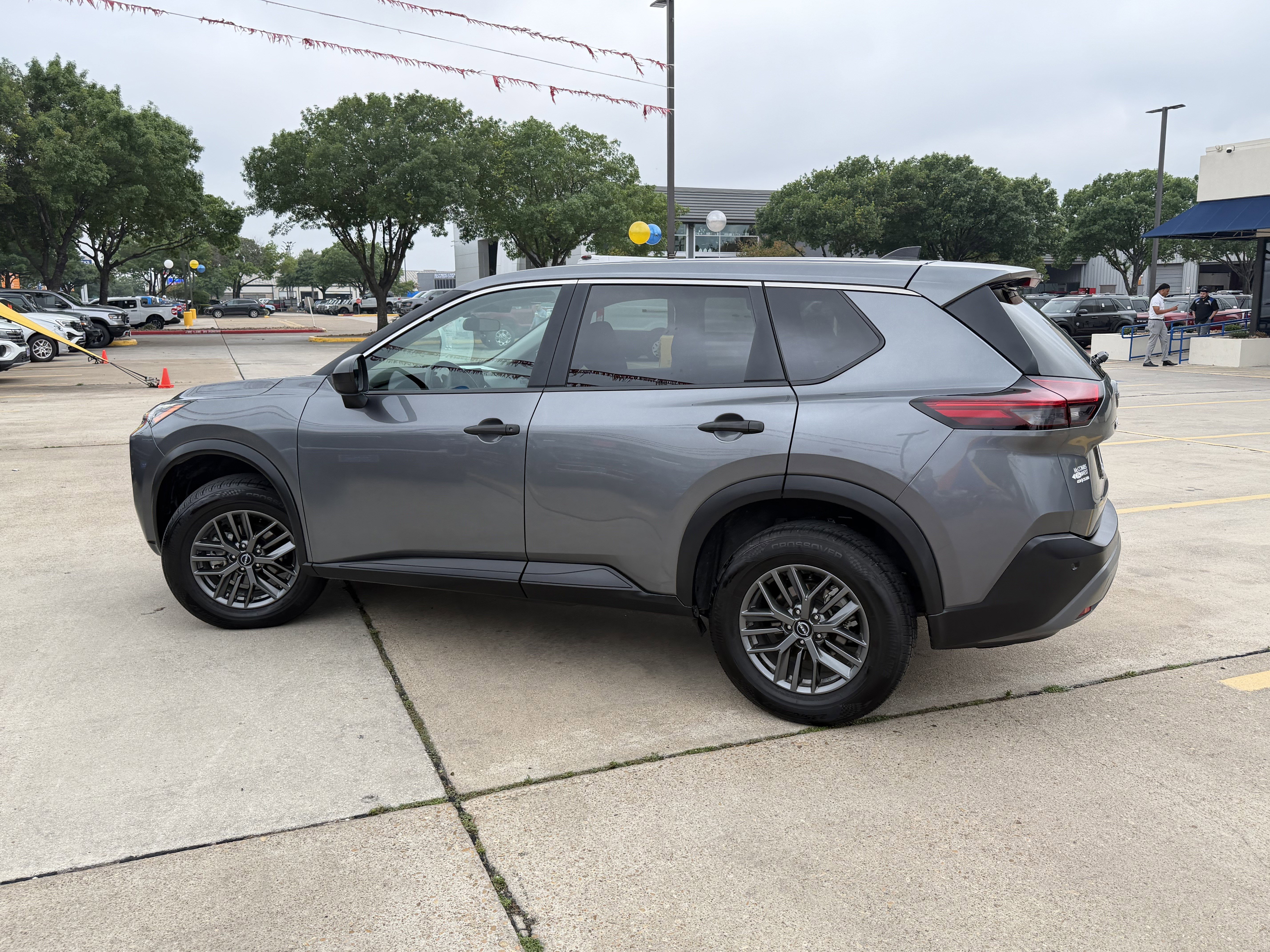 Used 2023 Nissan Rogue S FWD image 8