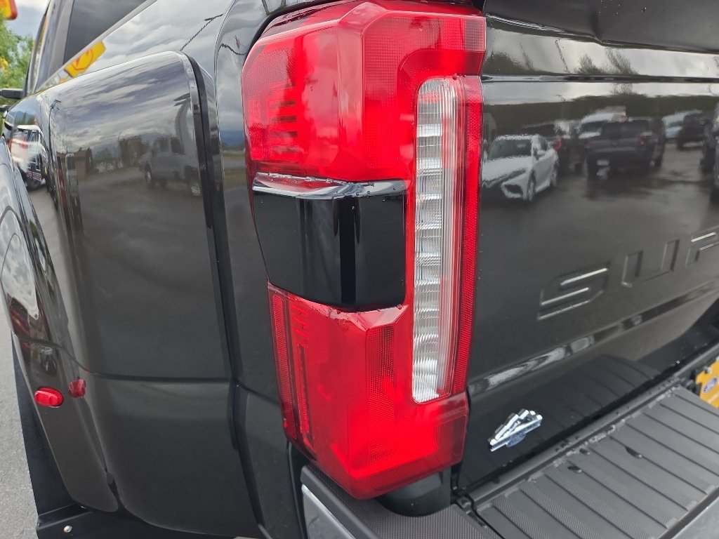 Certified 2025 Ford F450 Lariat w/ FX4 Off-Road Package AWD/4WD image 9