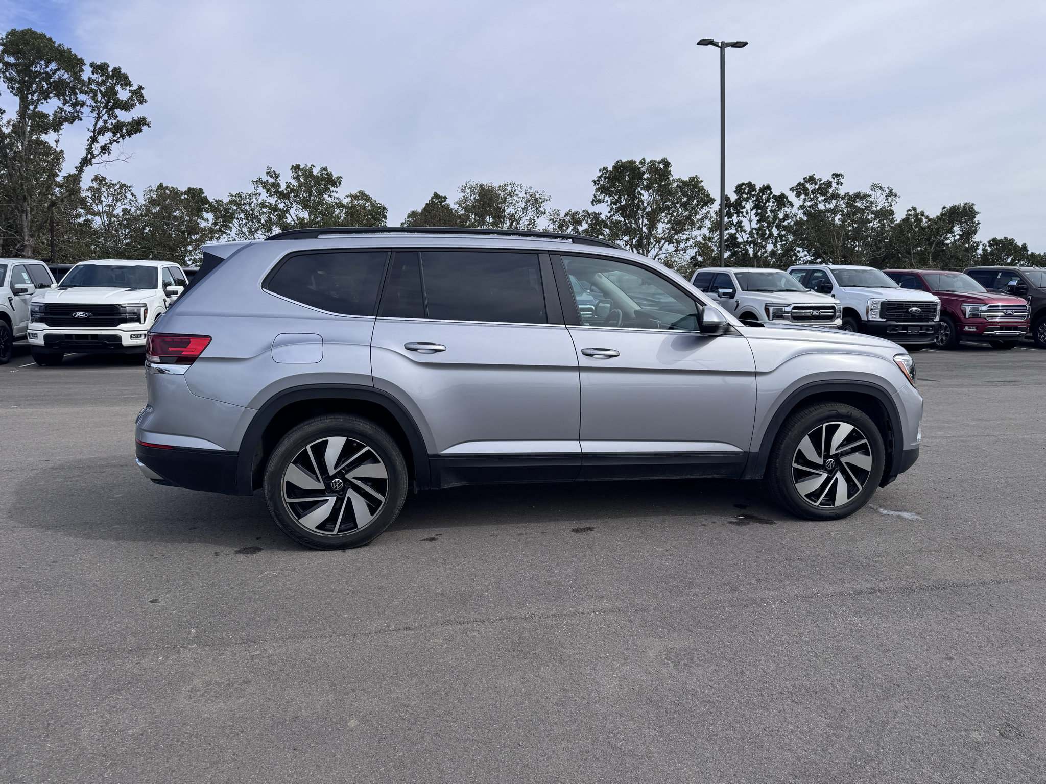 Used 2024 Volkswagen Atlas SE AWD/4WD image 10