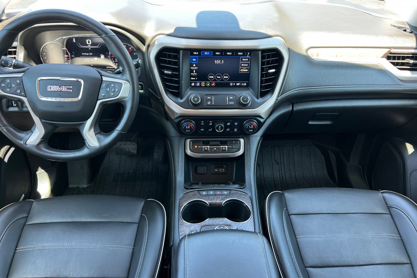 Used 2021 GMC Acadia Denali w/ Denali Ultimate Package AWD/4WD image 14