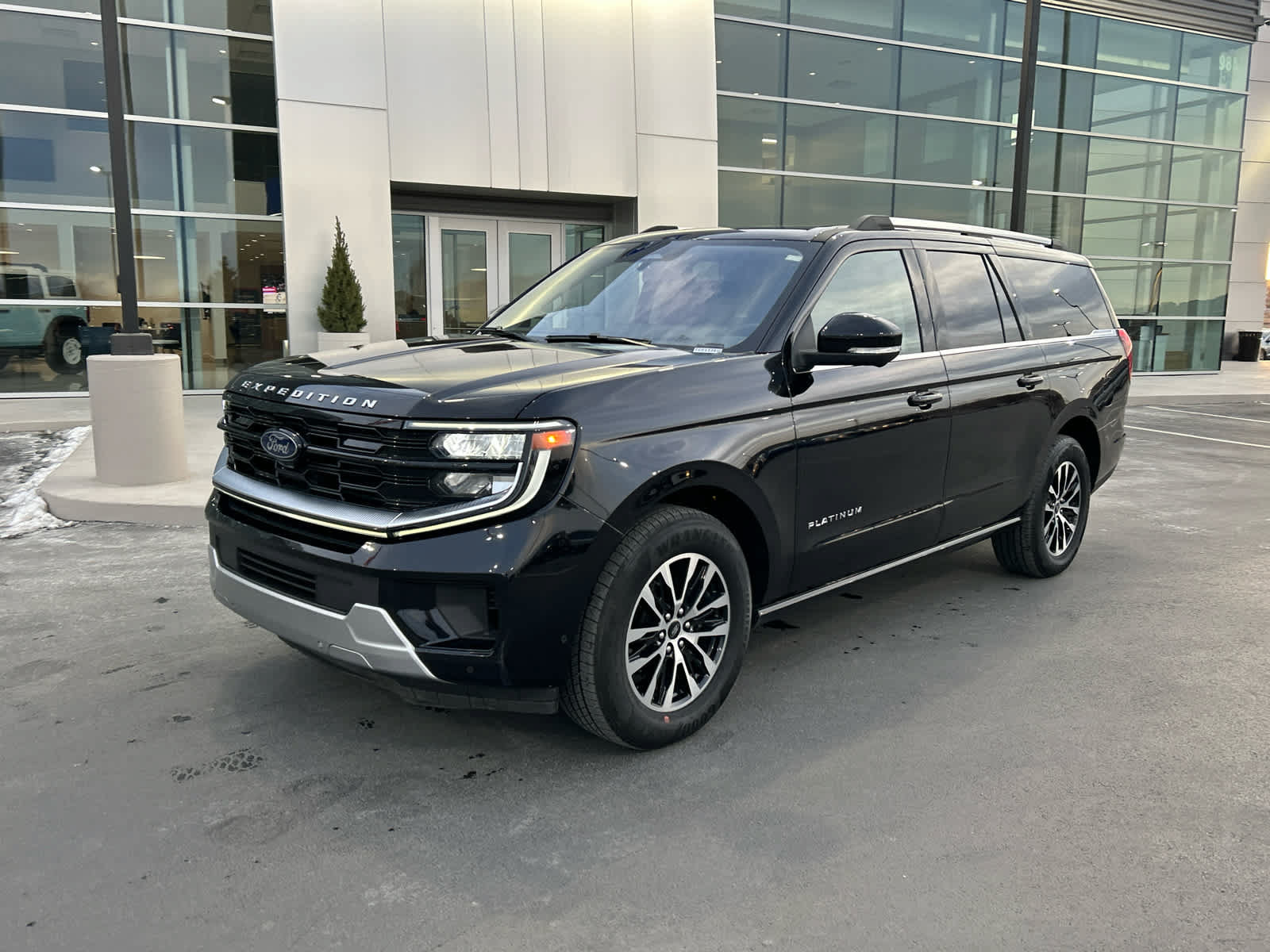 Certified 2025 Ford Expedition Max Platinum AWD/4WD image 2