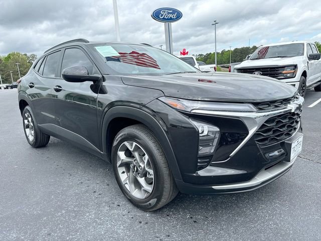 Used 2025 Chevrolet Trax LT w/ Driver Confidence Package image 10